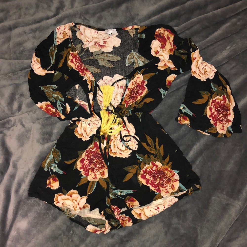 TOBI Romper sz. Small